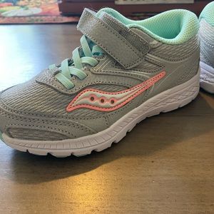 NWOT. Saucony cohesion sneakers 12.5 w
